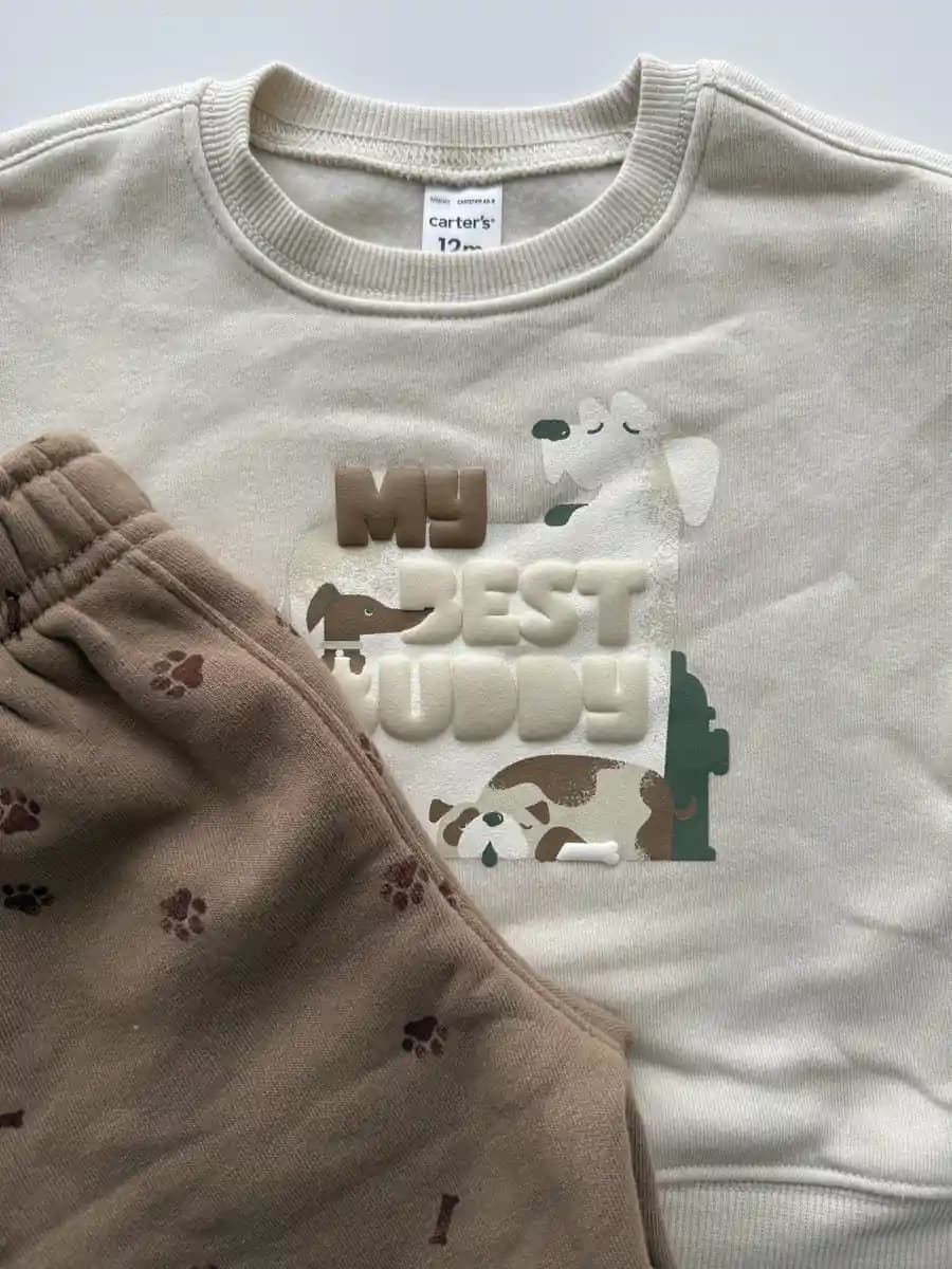 Conjunto beige de huellitas